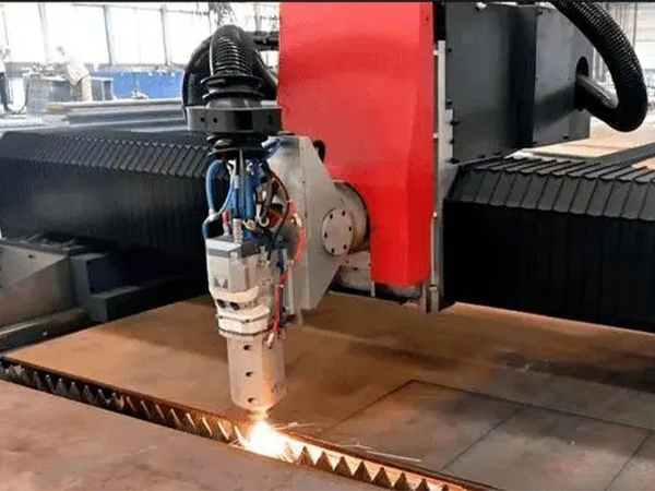 數控激光切割機.jpg 數控激光切割機.jpg